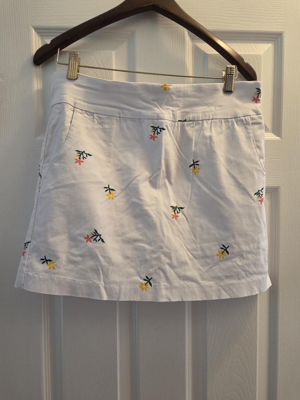 White Floral Embroidered Cotton Skort